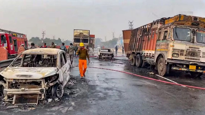 গ্যাসবাহী ট্যাঙ্কারে ট্রাকের ধাক্কায় ভয়াবহ অগ্নিকাণ্ড, রাজস্থানে নিহত ৯