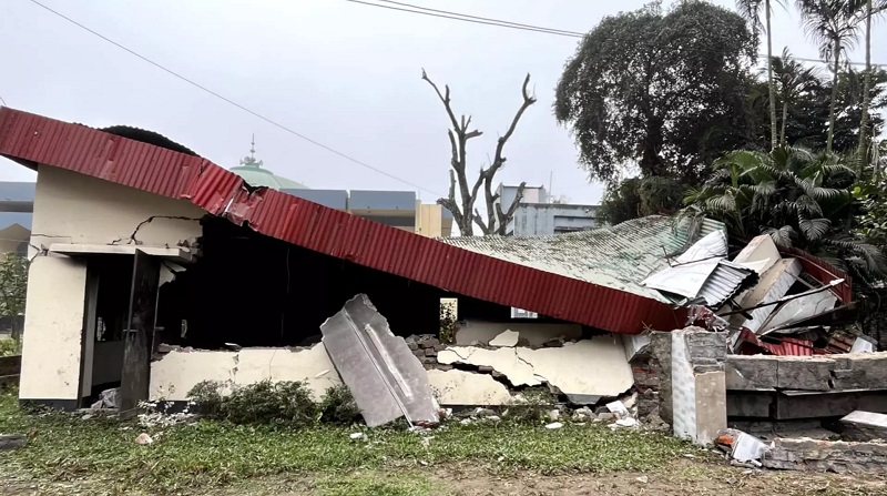 ছাত্রলীগের অফিস গুঁড়িয়ে দিয়েছেন বাকৃবির শিক্ষার্থীরা