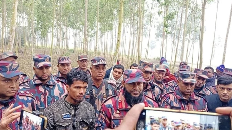 দিনাজপুরে বিএসএফ বাংলাদেশি কৃষককে ধরায় ভারতীয়কে ধরল স্থানীয়রা