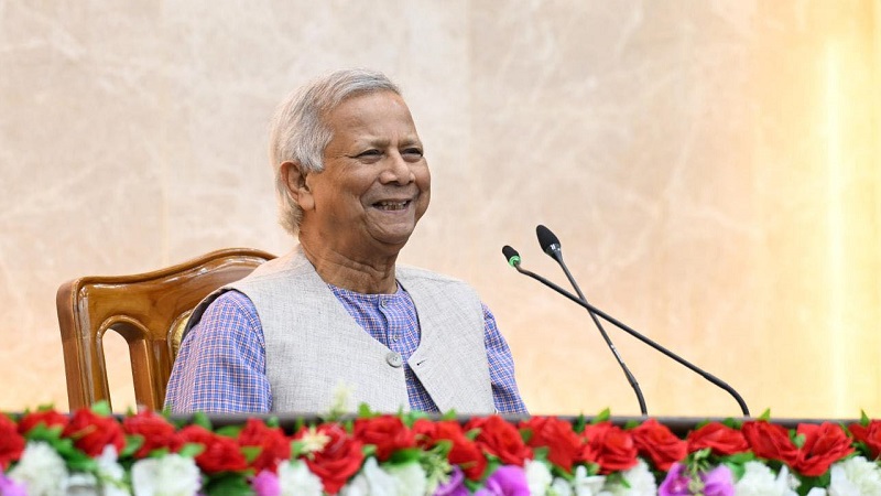 আইনশৃঙ্খলা স্বাভাবিক রাখতে ডিসিদের সজাগ থাকার নির্দেশ ইউনূসের