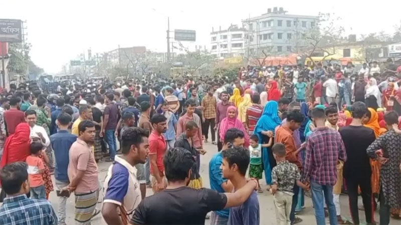 গাজীপুরে ঈদ বোনাসসহ বিভিন্ন দাবিতে শ্রমিক বিক্ষোভ, সড়ক অবরোধ