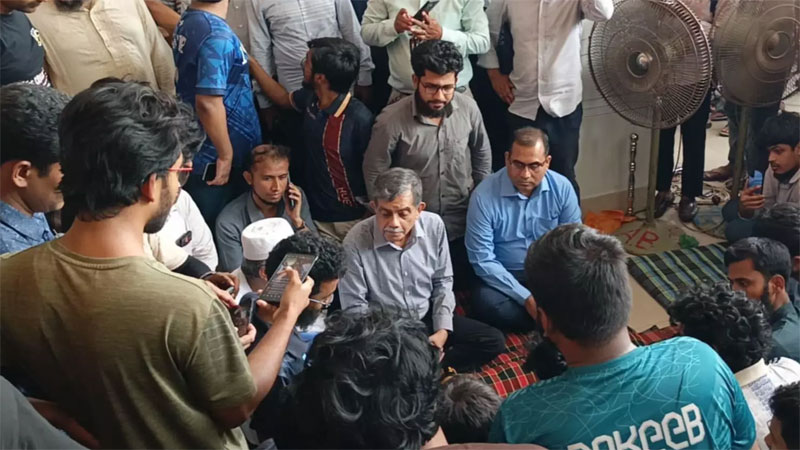 উপদেষ্টার সঙ্গে আলোচনার পরও অব্যাহত কুয়েটের অনশন