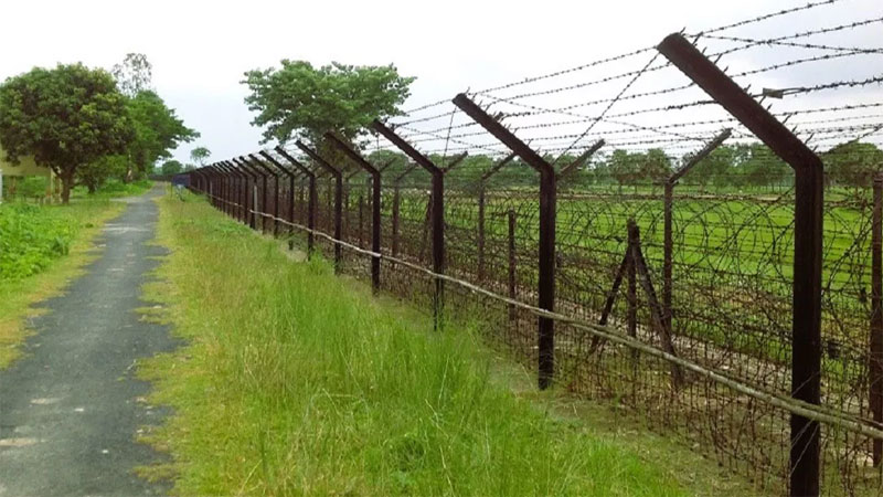 দুই বাংলাদেশিকে ধরে নিয়ে যাওয়ায় দুই ভারতীয়কে ধরে আনলেন স্থানীয়রা