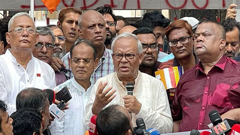 সরকারের নীরবতায় ক্ষোভ ঝাড়লেন রিজভী