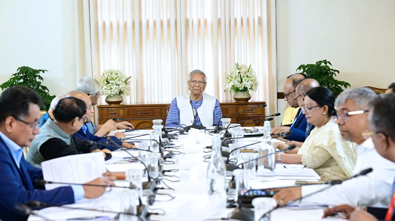 পাচারের অর্থ উদ্ধারের অগ্রগতি নিয়ে বৈঠক করলেন প্রধান উপদেষ্টা