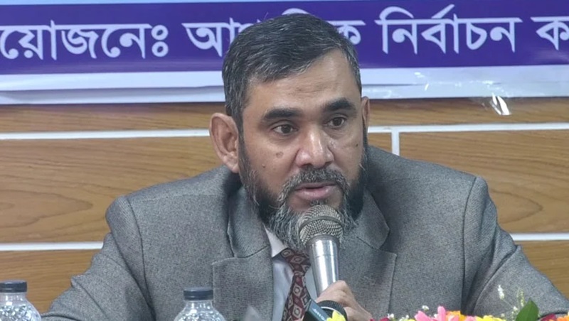 ইসি নিরপেক্ষভাবে দায়িত্ব পালন করছে: নির্বাচন কমিশনার সানাউল্লাহ