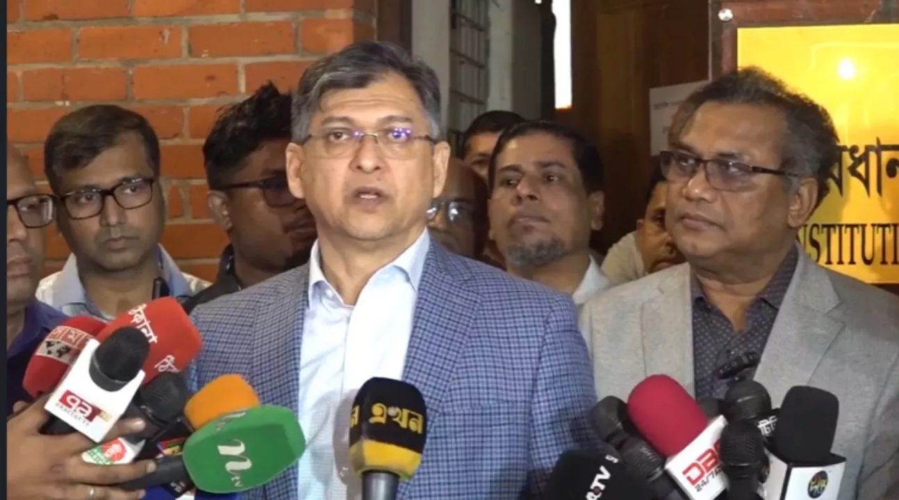 সরকার পদত্যাগ নিয়ে নাটক করেছে: সালাহউদ্দিন আহমেদ