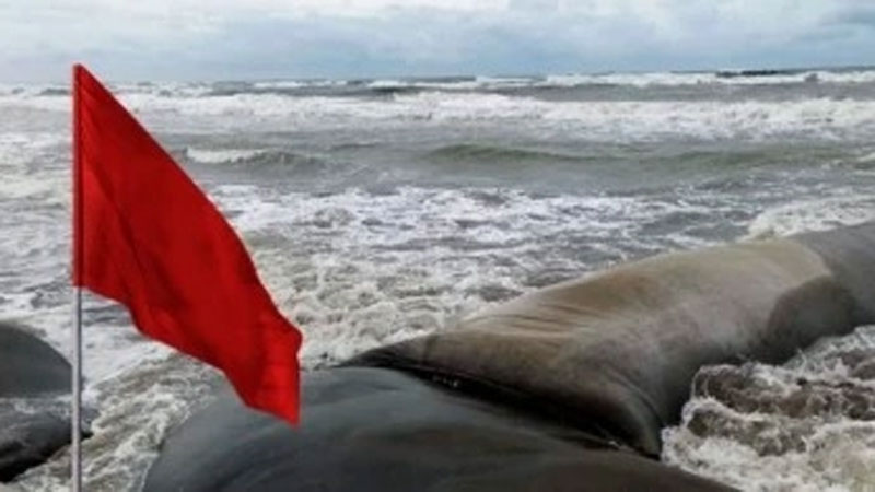 গভীর নিম্নচাপের তীব্রতা কমলেও ৩ নম্বর সংকেত বহাল