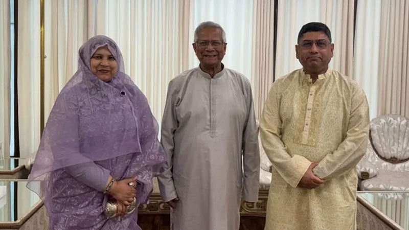 প্রধান উপদেষ্টার সঙ্গে সস্ত্রীক সাক্ষাৎ করেছেন সেনাপ্রধান