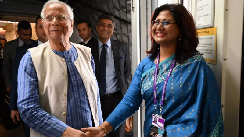 চারদিনের সফরে লন্ডন পৌঁছেছেন প্রধান উপদেষ্টা