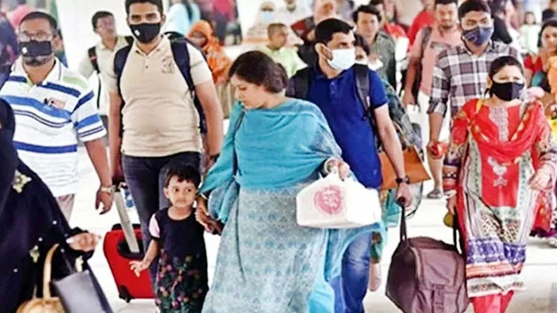 ঈদের দীর্ঘ ছুটি কাটিয়ে রাজধানীমুখী মানুষ