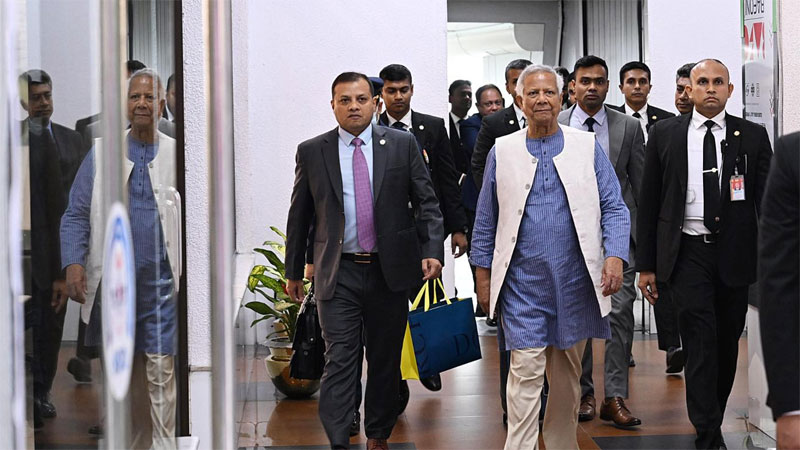 দেশে ফিরেছেন প্রধান উপদেষ্টা