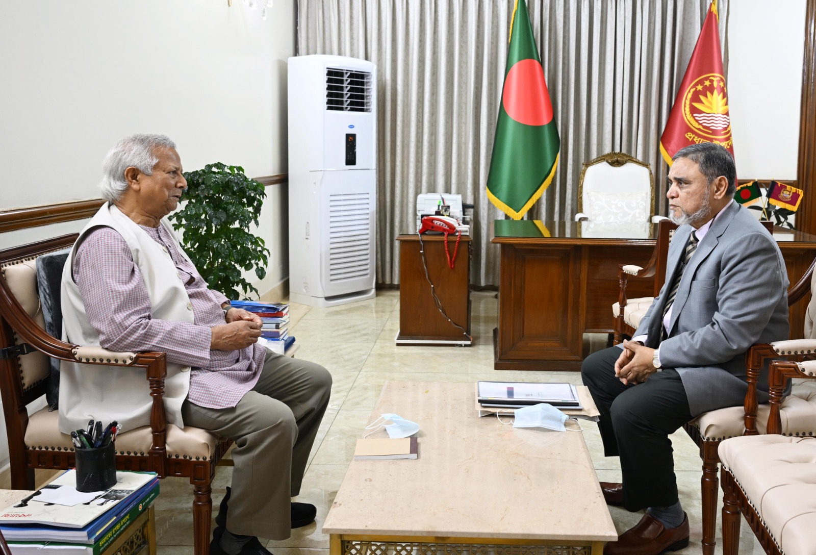 প্রধান উপদেষ্টার সঙ্গে সৌজন্য সাক্ষাৎ করলেন সিইসি নাসির উদ্দিন
