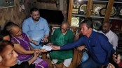 ফুটবলার ঋতুপর্ণা চাকমার ক্যান্সার আক্রান্ত মায়ের পাশে তারেক রহমান